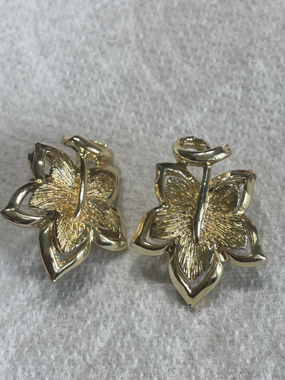 Vintage Coro Floral Leaf Clip-On Earrings - Women's Jewelry